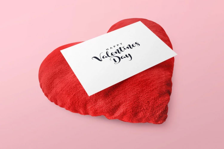 Free Valentine’s Day Greeting Card Mockup